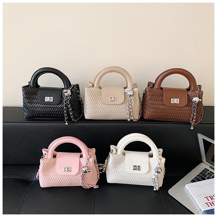 Elegant Quilted Shoulder Bag For Women Versatile Small Handbag_voghion.com