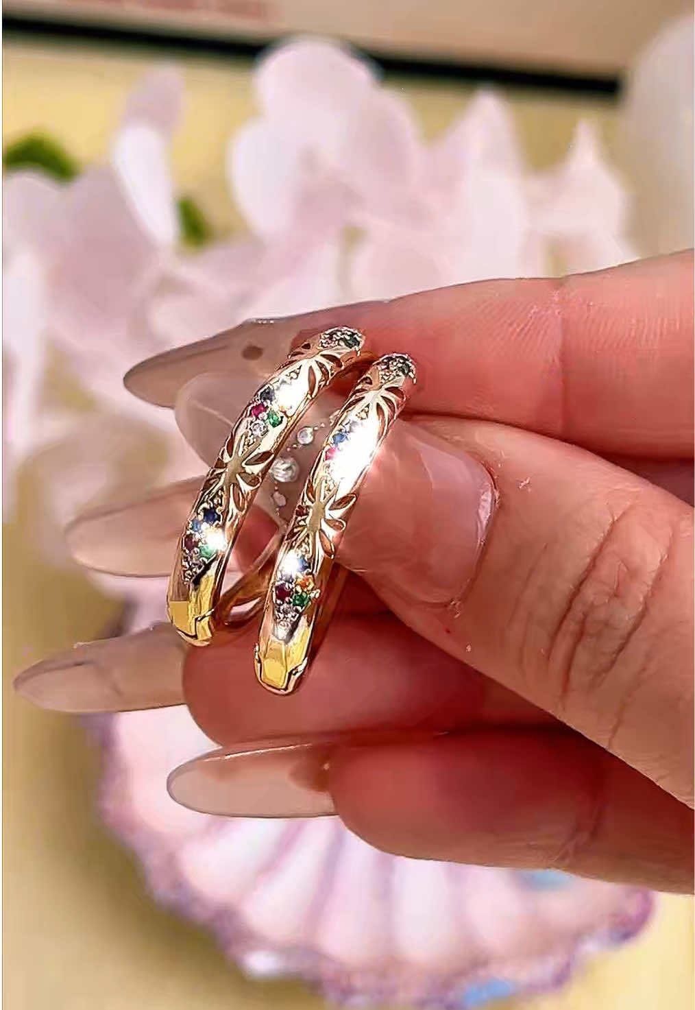 Exquisite Zircon Hoop Earrings Diamond-encrusted Luxury Style_voghion.com