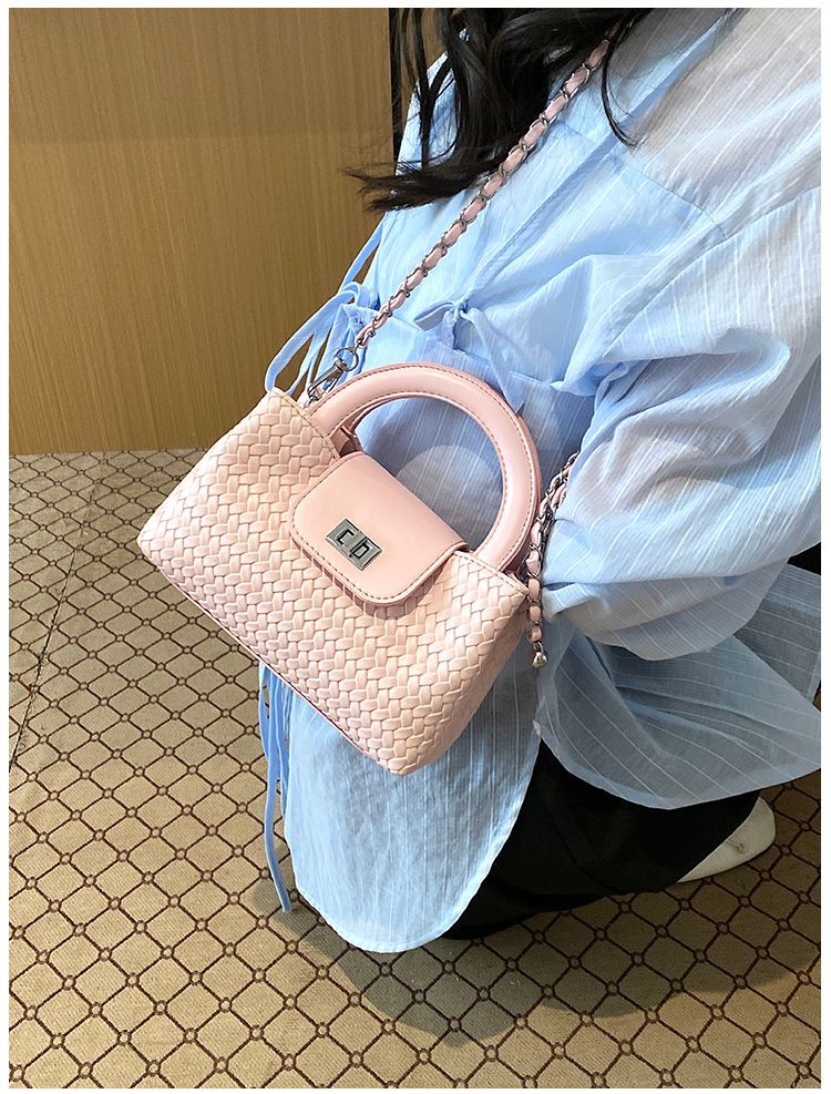 Elegant Quilted Shoulder Bag For Women Versatile Small Handbag_voghion.com