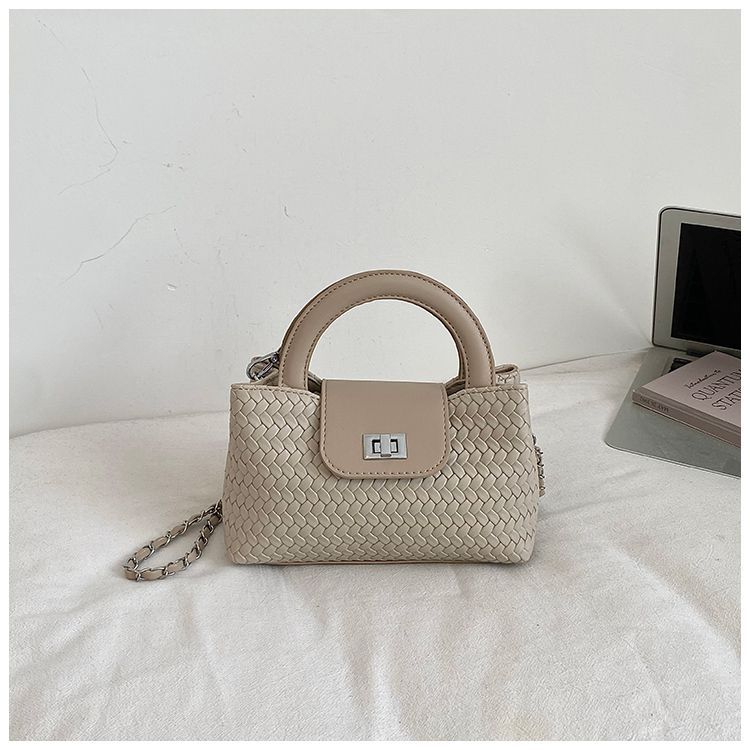 Elegant Quilted Shoulder Bag For Women Versatile Small Handbag_voghion.com