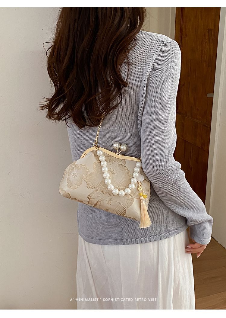 Borsa a tracolla donna elegante con catena di perle e ricami_voghion.com