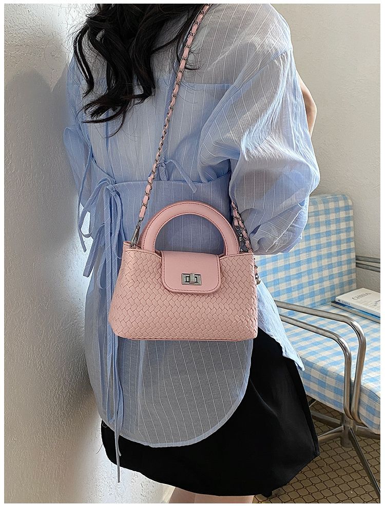 Elegant Quilted Shoulder Bag For Women Versatile Small Handbag_voghion.com