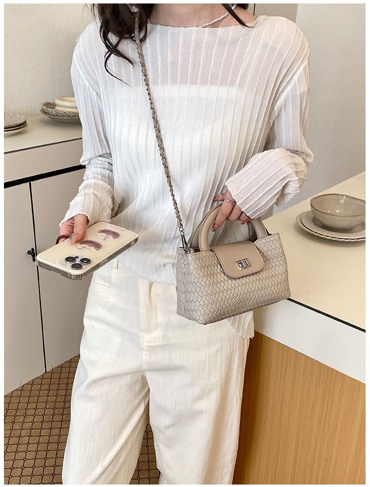 Elegant Quilted Shoulder Bag For Women Versatile Small Handbag_voghion.com