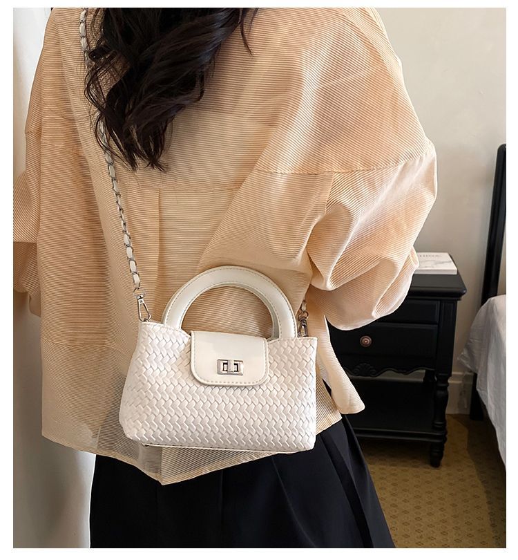 Elegant And Stylish Small Square Hand, 2026 Spring-summer New Korean Fashion Quilted Shoulder , Versatile Women's_voghion.com
