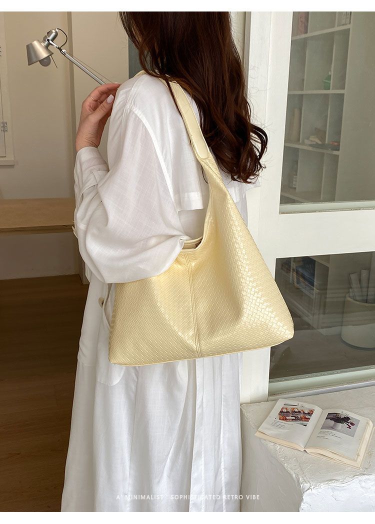 Trendy Women’s Shoulder Bag Large Capacity Tote For Commuters_voghion.com