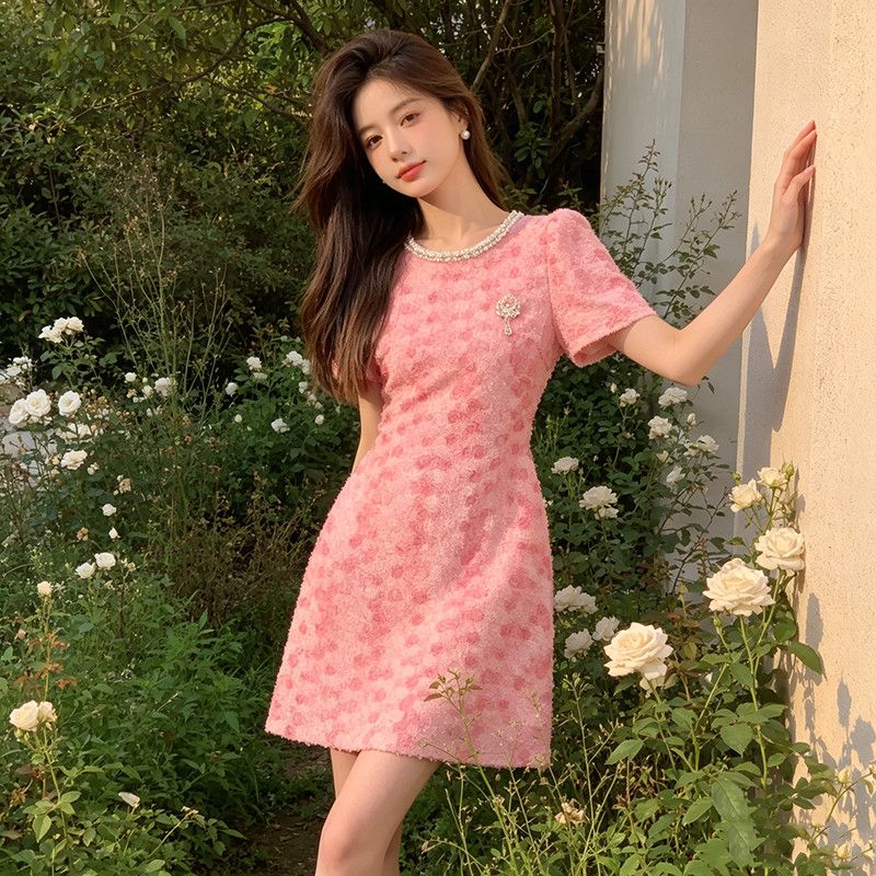 【预售15天】法式名媛风粉色连衣裙女款夏季新款收腰显瘦钉珠立体玫瑰短袖短裙