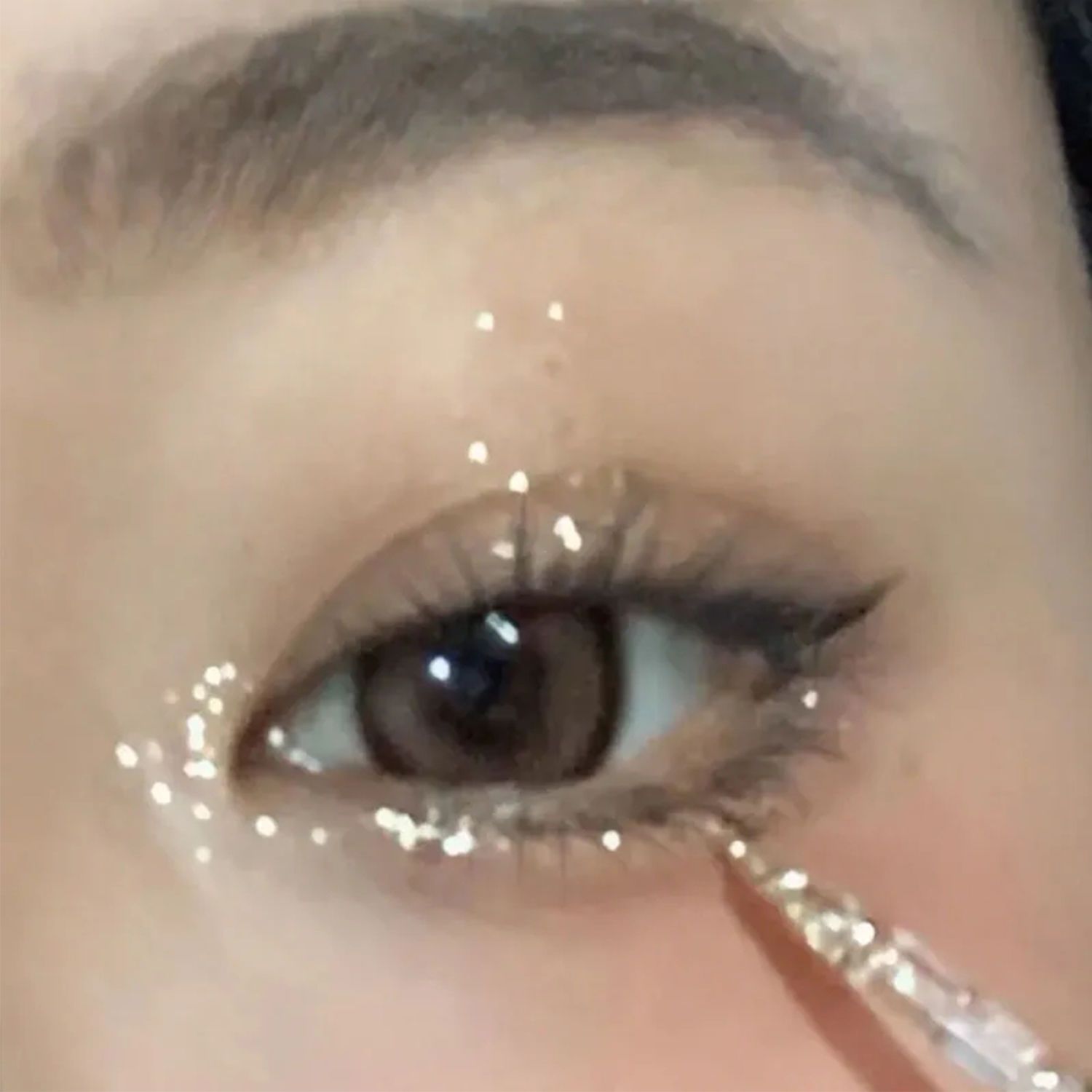 亮晶晶碎钻卧蚕笔眼线液笔爆闪眼影高光提亮出游妆容氛围感平价款