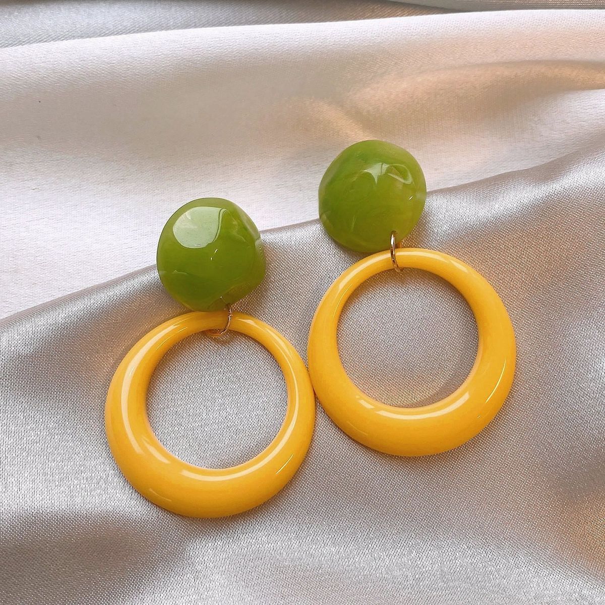 Gele dopamine oorringen voor dames hypoallergene sieraden_voghion.com
