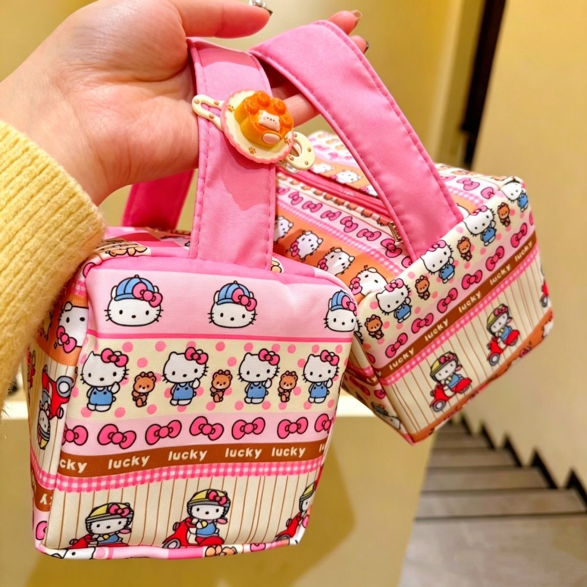 日系Hello Kitty手提化妆包 少女心大容量收纳盒 卡通超萌化妆品 图片 3