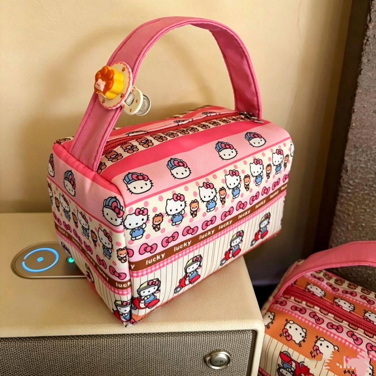 日系Hello Kitty手提化妆包 少女心大容量收纳盒 卡通超萌化妆品 图片 2