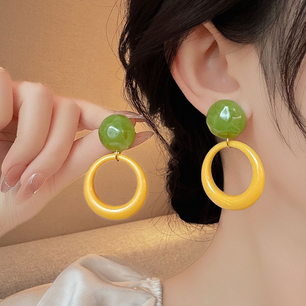 Gele dopamine oorringen voor dames hypoallergene sieraden_voghion.com