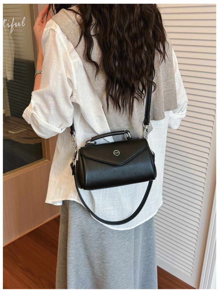 Versatile Women's Solid Colour Shoulder Bag Elegant Crossbody_voghion.com