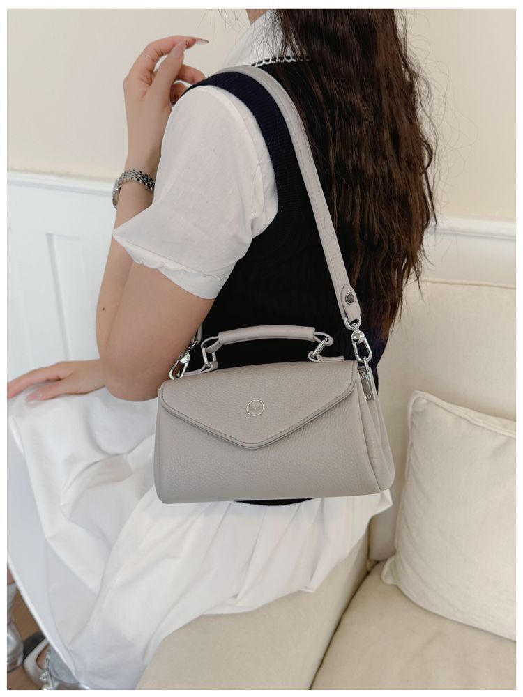 Versatile Women's Solid Colour Shoulder Bag Elegant Crossbody_voghion.com