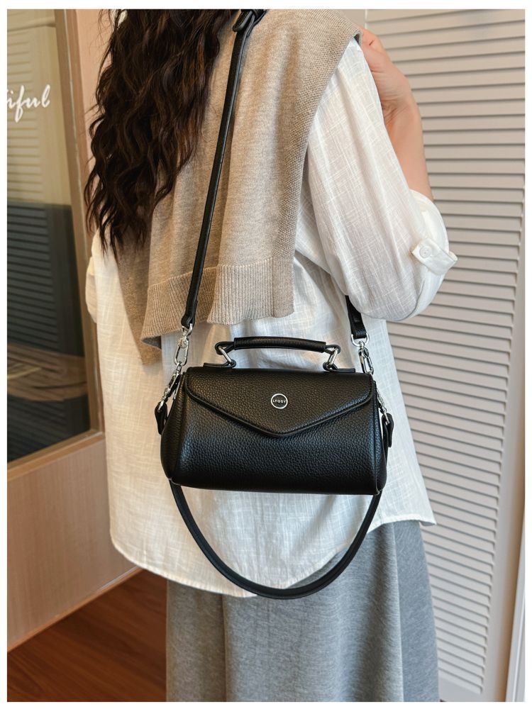 Versatile Women's Solid Colour Shoulder Bag Elegant Crossbody_voghion.com