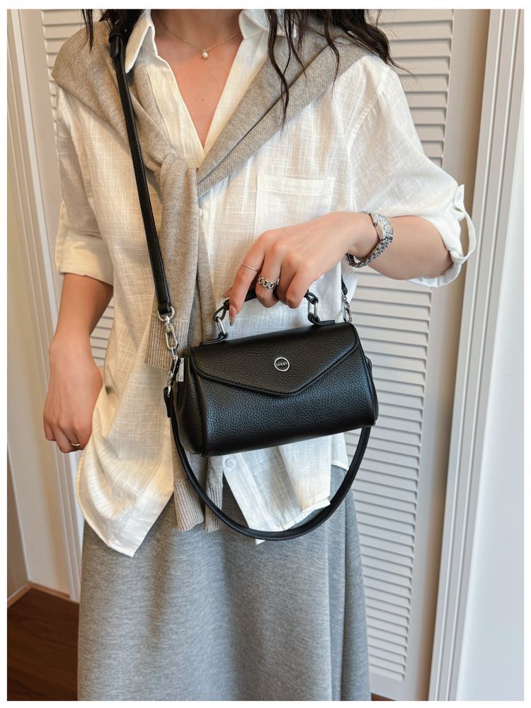 Versatile Women's Solid Colour Shoulder Bag Elegant Crossbody_voghion.com
