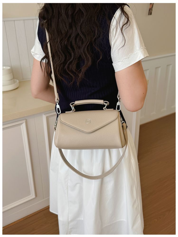 Versatile Women's Solid Colour Shoulder Bag Elegant Crossbody_voghion.com
