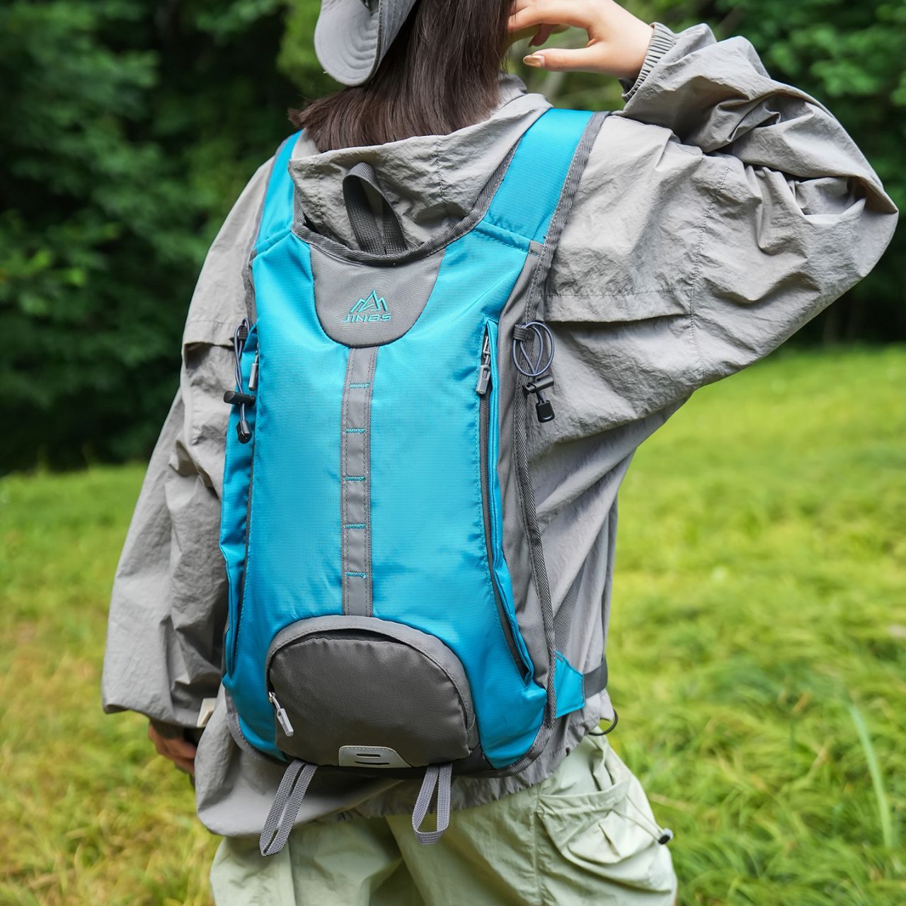 美式大容量户外轻便登山包专业徒步装备女爬山运动旅行背包双肩包