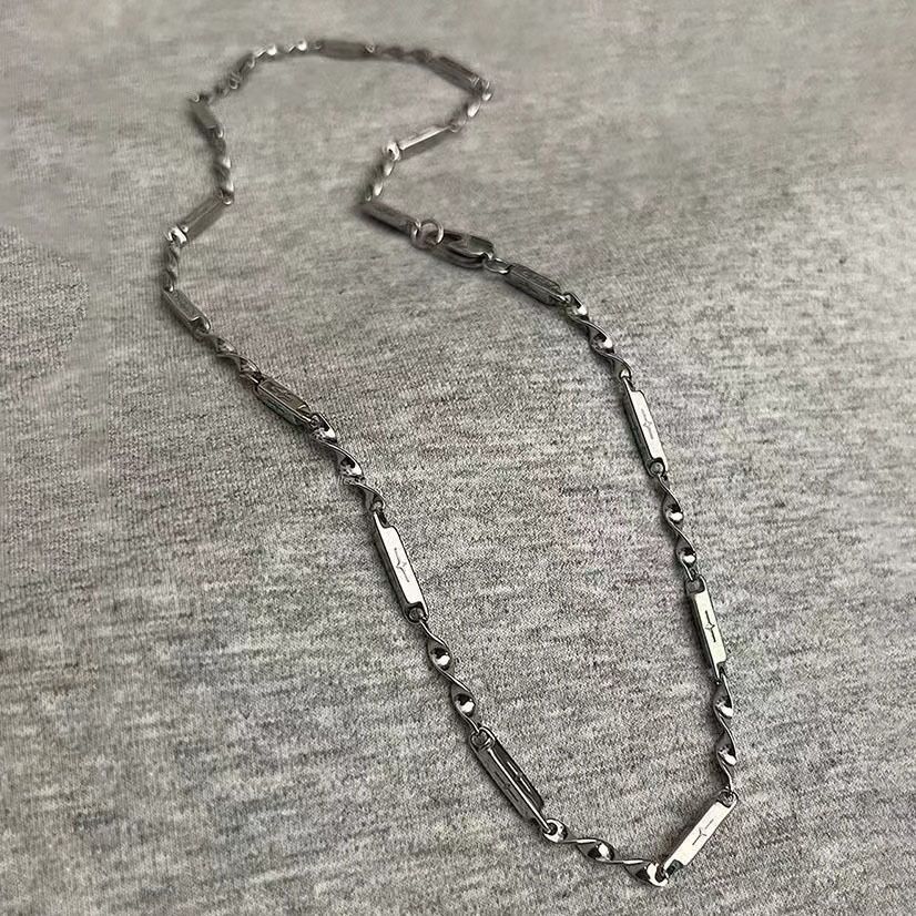 Bath Wearable Mobius Strip Titanium Steel Men's Necklace Women's Niche Design Sense Minimalist Hip-Hop Couple Clavicle_voghion.com
