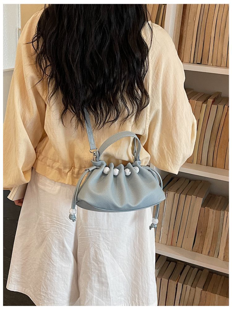 Versatile Cloud Handbag For Women Textured Commuter Shoulder Bag_voghion.com