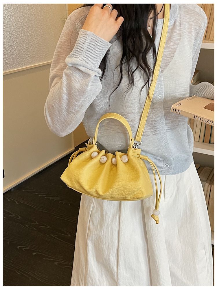 Versatile Cloud Handbag For Women Textured Commuter Shoulder Bag_voghion.com