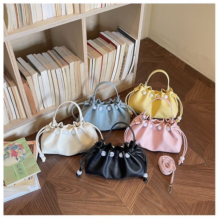 Versatile Cloud Handbag For Women Textured Commuter Shoulder Bag_voghion.com