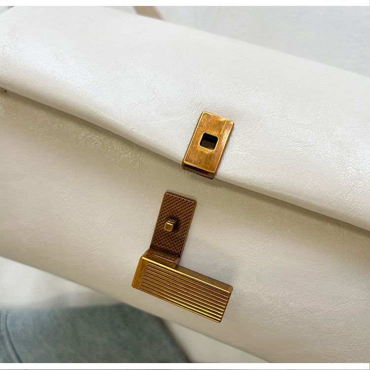Retro Bright Yellow Women's Shoulder Bag For Spring And Summer_voghion.com