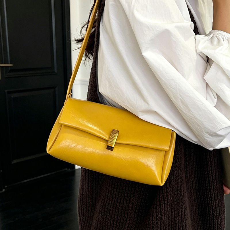 Retro Bright Yellow Women's Shoulder Bag For Spring And Summer_voghion.com
