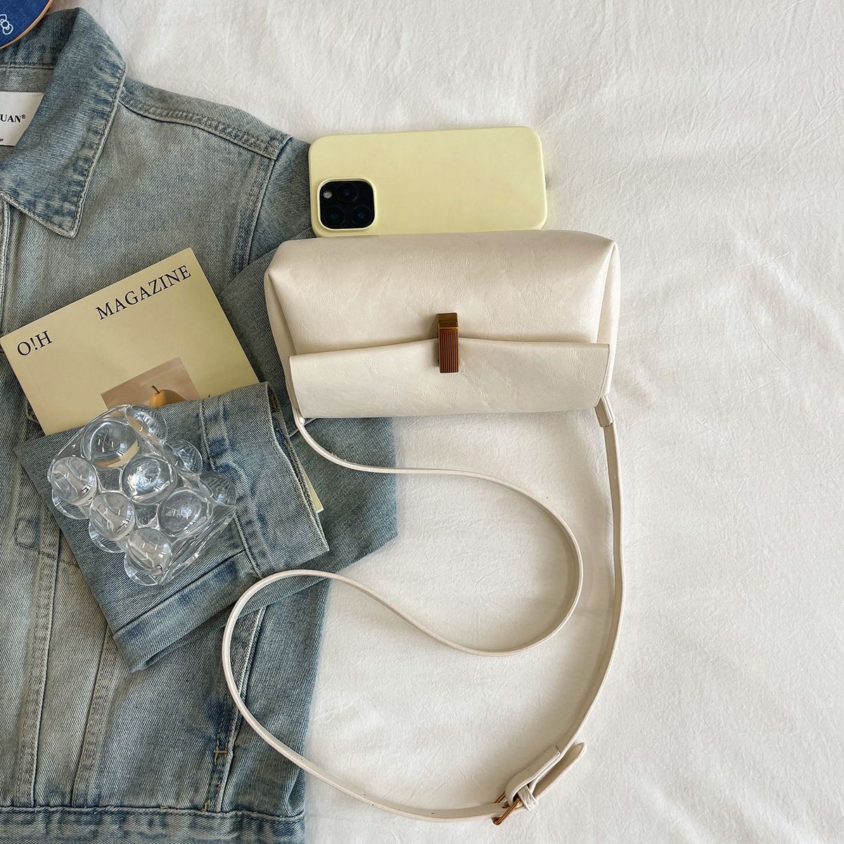 Retro Bright Yellow Women's Shoulder Bag For Spring And Summer_voghion.com