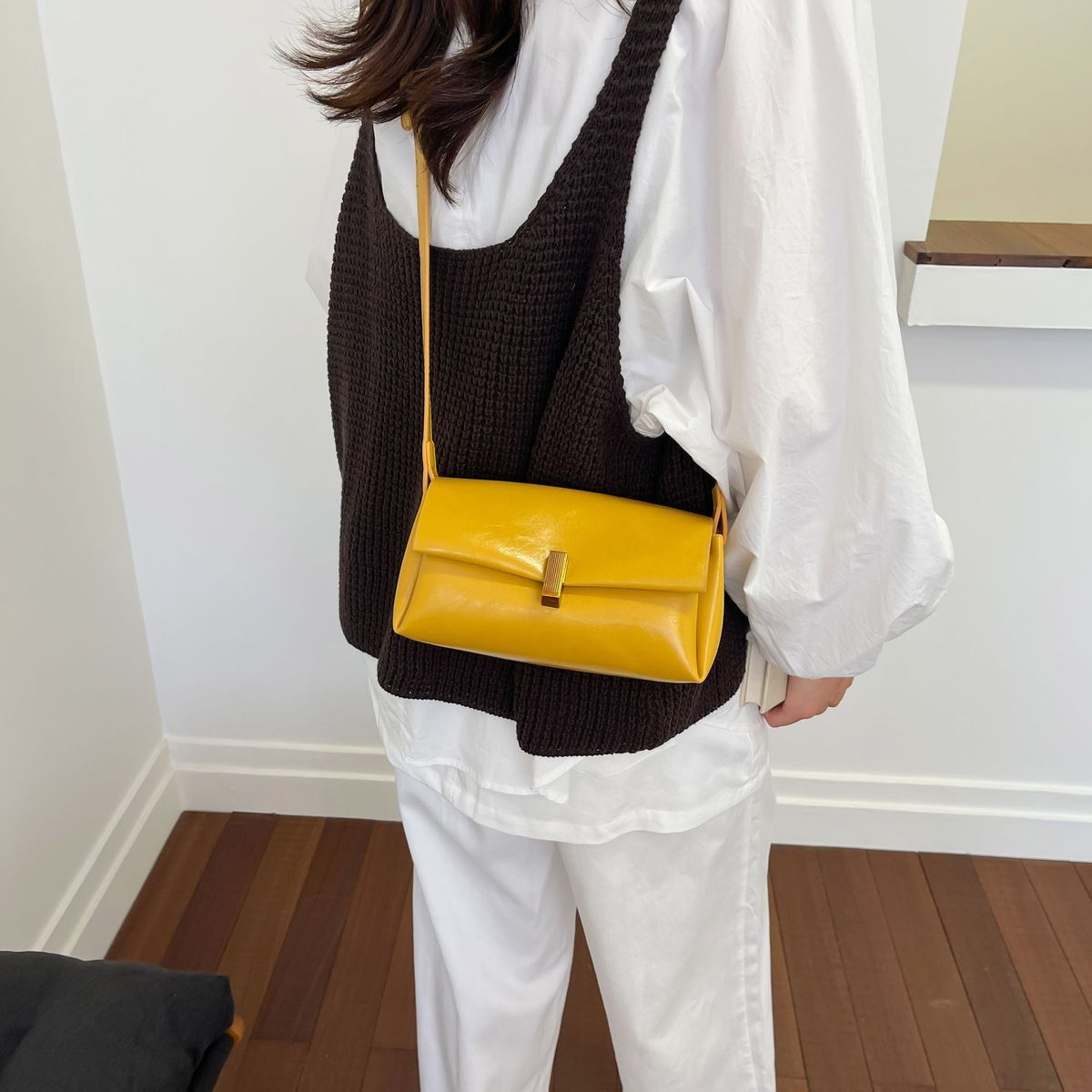 Retro Bright Yellow Women's Shoulder Bag For Spring And Summer_voghion.com