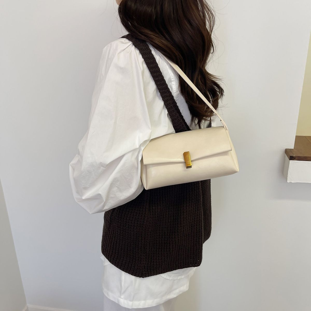 Retro Bright Yellow Women's Shoulder Bag For Spring And Summer_voghion.com