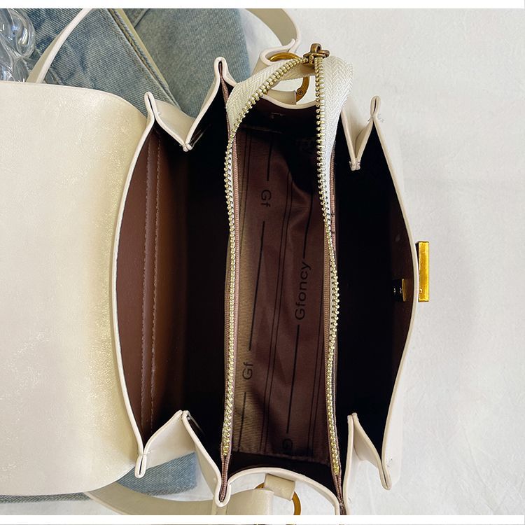 Retro Bright Yellow Women's Shoulder Bag For Spring And Summer_voghion.com