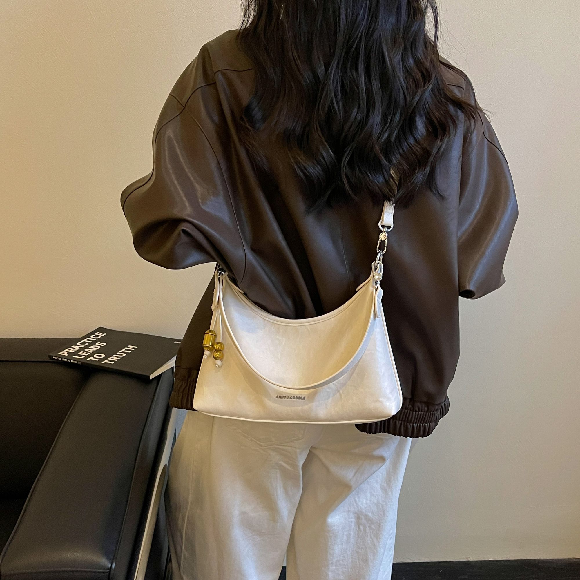 艾米兔女包2026新款潮流洋气休闲大容量托特包日常通勤单肩包【7天内发货】 图片 6