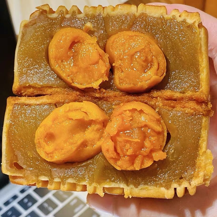 【双蛋黄大月饼】双蛋黄莲蓉月饼广式月饼双蛋黄中秋月饼糕点批发 图 4