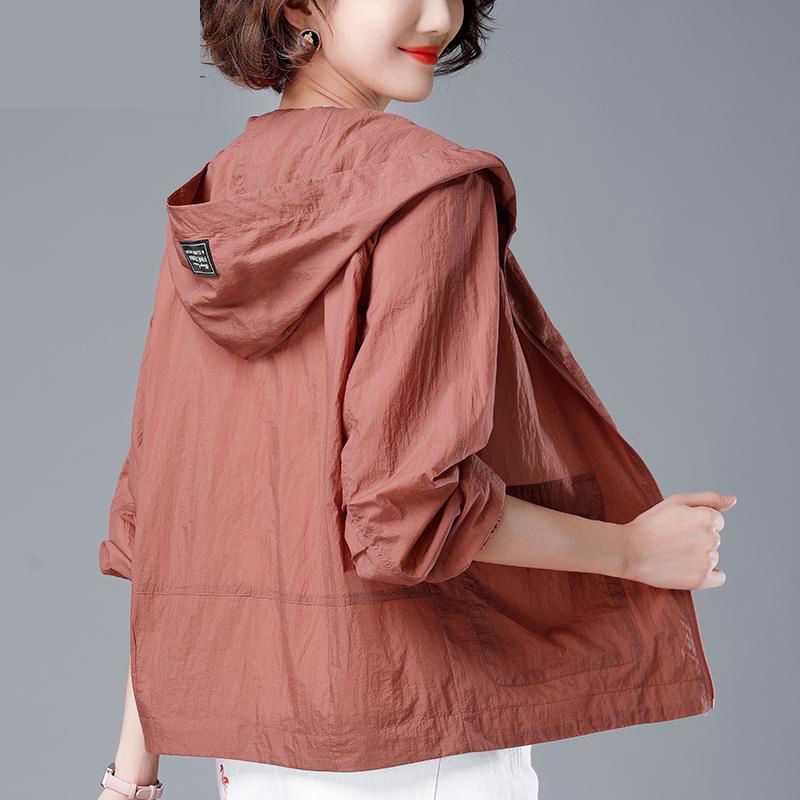 Women's thin shirt short coat 2020 new summer mother's wear all kinds of clothes large sun proof clothes women's long sleeves