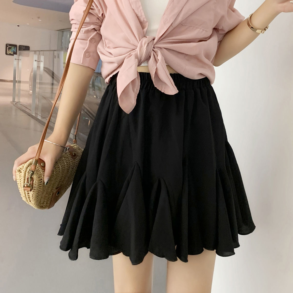 Chiffon pleated skirt large cake fishtail short skirt high waist A-line black and white skirt for women summer