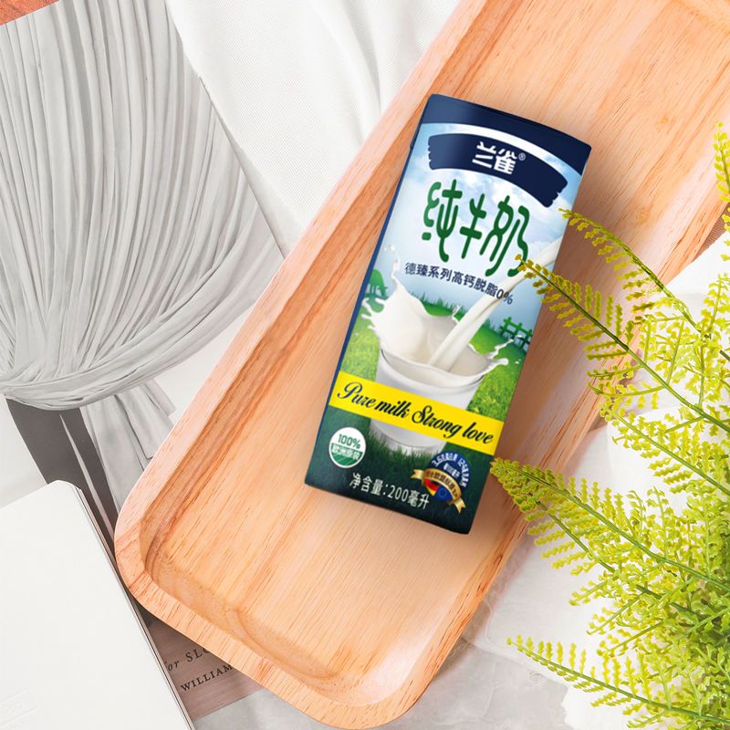 兰雀德臻高钙脱脂纯牛奶200ml24盒德国进口低脂成人青少年早餐奶