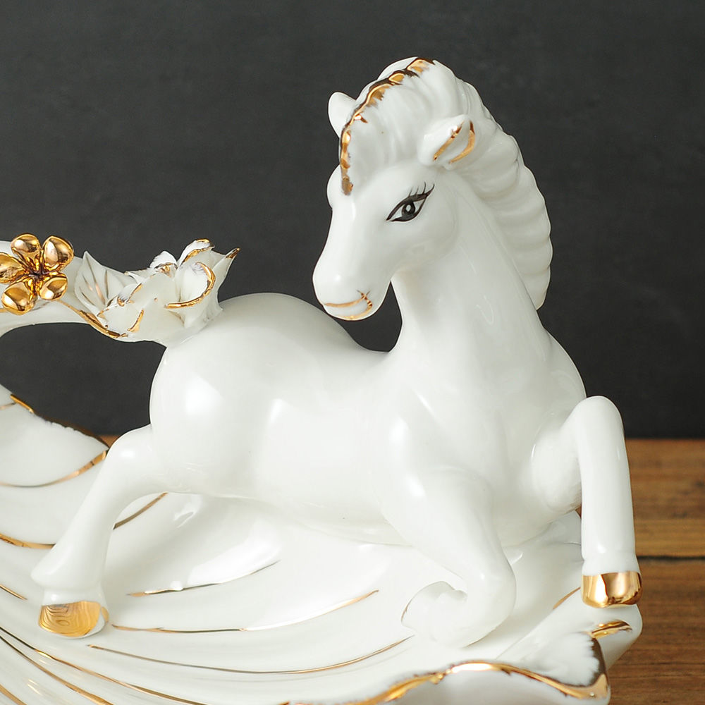 Horse fruit plate desktop ceramic decoration creative living room coffee table decoration candy plate birthday gift office table