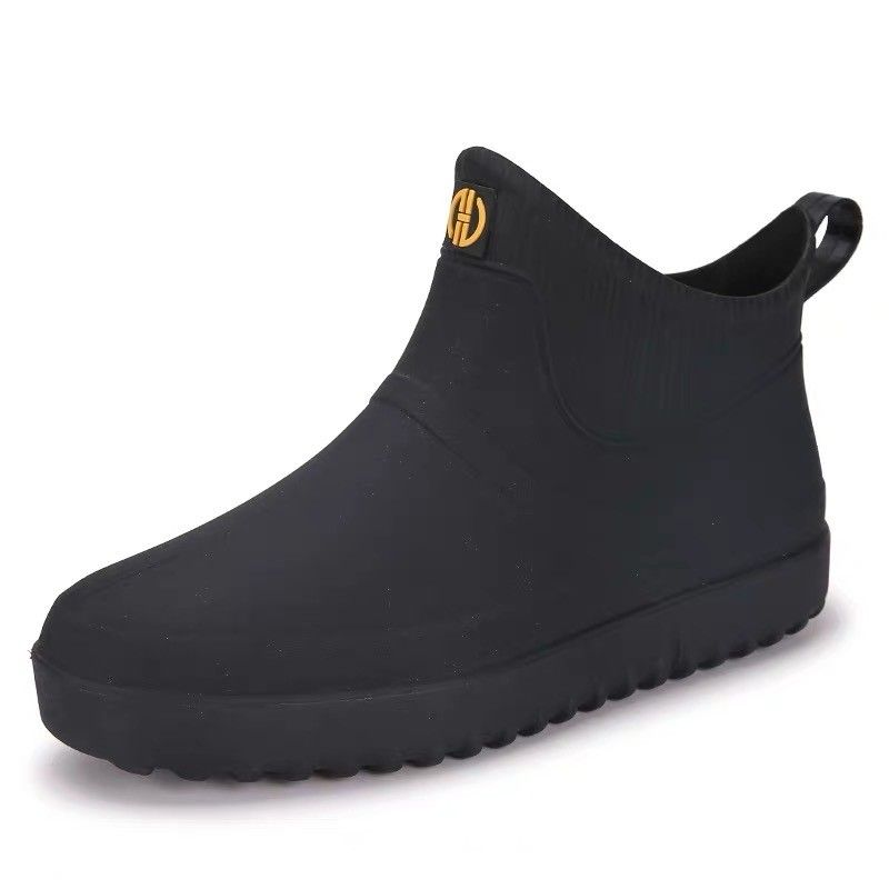 Fashionable anti slip short tube rain shoes men's water shoes with velvet rain boots flat bottom kitchen work rubber shoes thick soled low top water boots