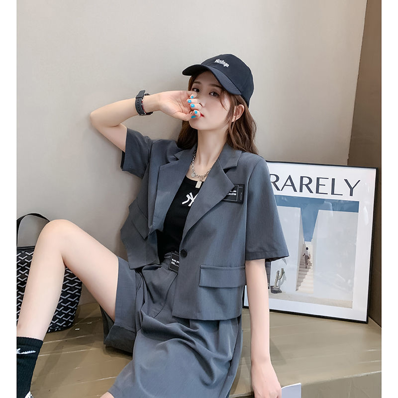 Small fragrance suit professional suit short pants two piece women 2020 new light cooked Hepburn style small matching