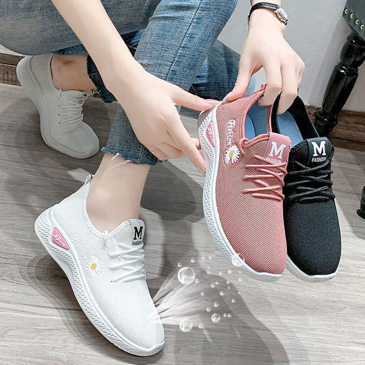 Sports casual shoes women's Korean version of all-around one legged lazy shoes mother's running shoes hollow shoes women's old Beijing cloth shoes