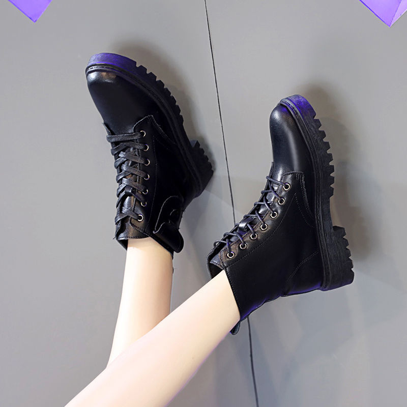 Net red 2020 new British style Martin boots female students Korean version thick bottom thick heel lace up black boots