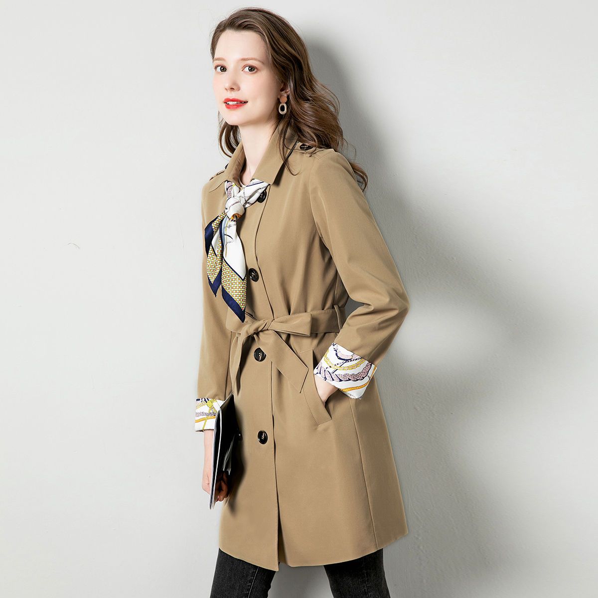 时然2020年秋季新品女款时尚气质百搭翻领丝巾装饰双排扣风衣外套