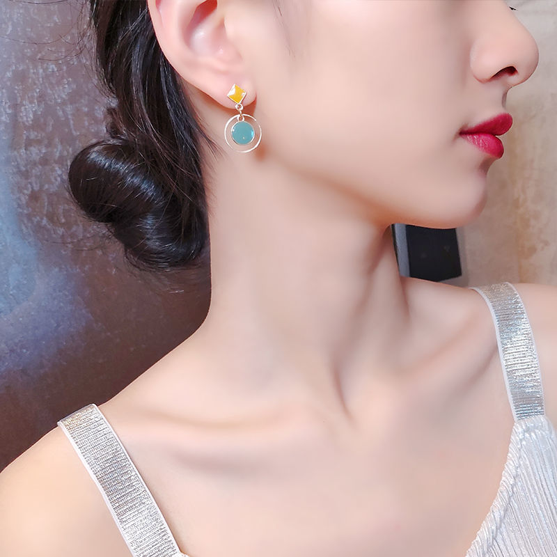 Contrasting color retro earrings new earrings women's net red hot style temperament versatile earrings hypoallergenic Korean version simple earrings