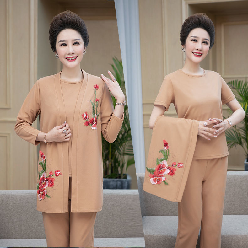 Middle-aged and elderly suit women's spring and autumn three-piece coat autumn loose middle-aged and elderly mother's temperament fashion suit