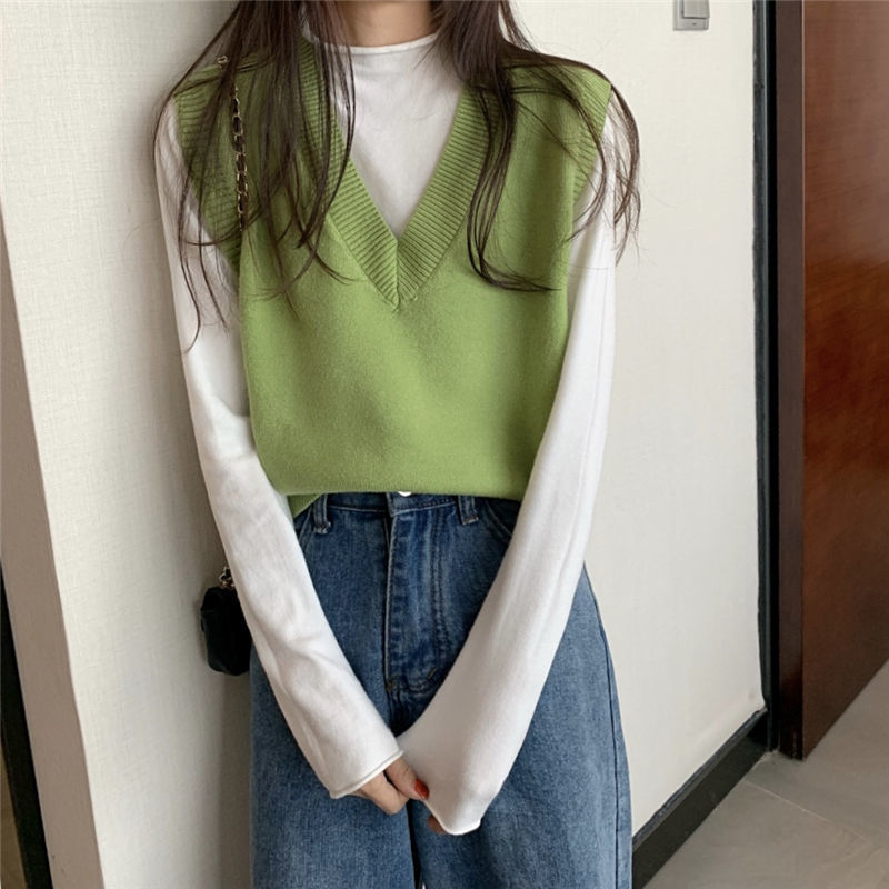 2020 autumn new knitted vest women's sweater loose campus style students V-neck wear vest, foreign style inside
