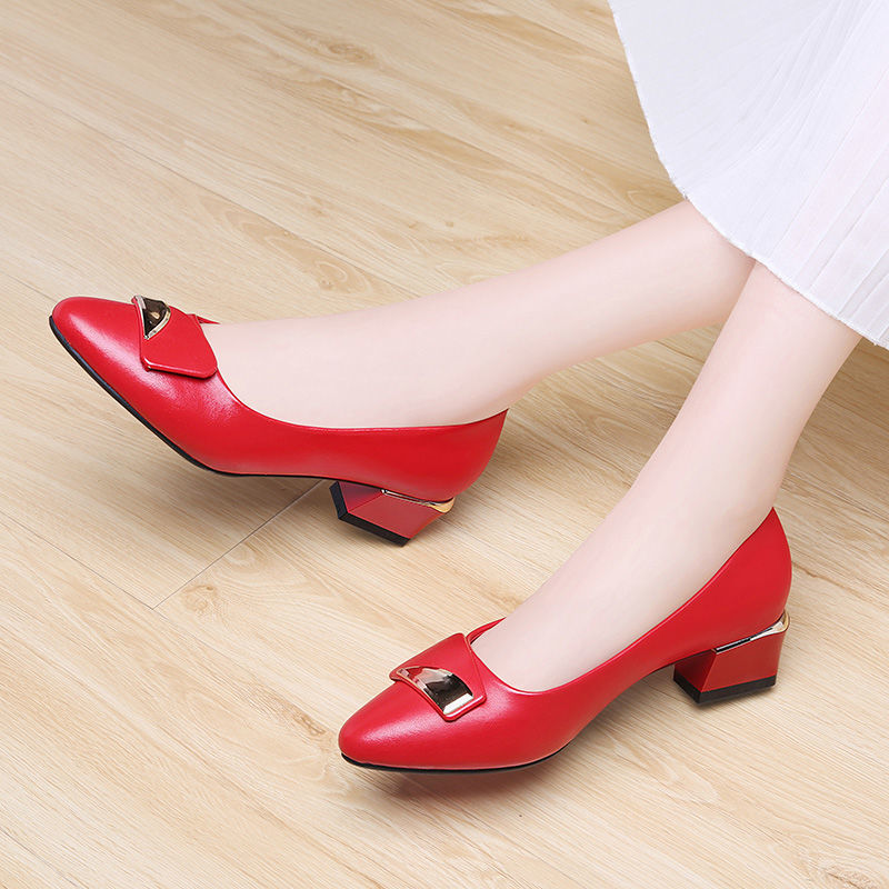 Single shoes women's thick heel, medium heel and shallow mouth spring and autumn new leisure Women's shoes, high heels and small black leather shoes