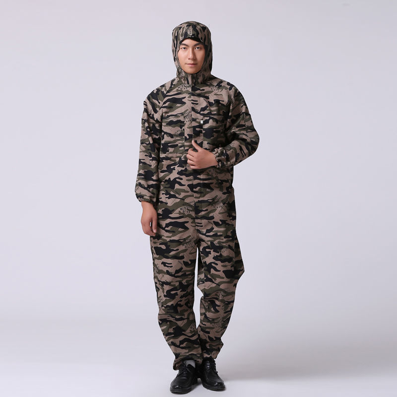 Camouflage one-piece suit, dust-proof protective suit, dirt resistant isolation suit, hooded suit, breeding suit, labor protection suit, male student's training suit