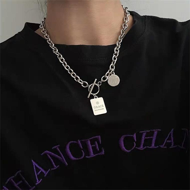 European and American hip-hop tag necklace for men and women tide cold wind net red clavicle chain ins ring buckle necklace titanium steel does not fade