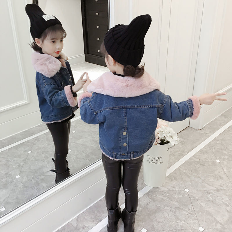 Girls' velvet denim jacket autumn and winter 2023 new Korean style children's warm and thickened little girl's stylish top