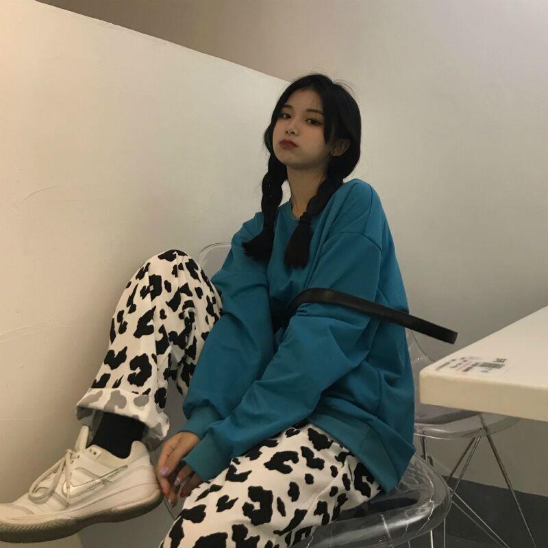 Autumn and winter Korean foreign style two piece suit female students round collar Pullover loose long sleeve sweater cow pattern trousers fashion